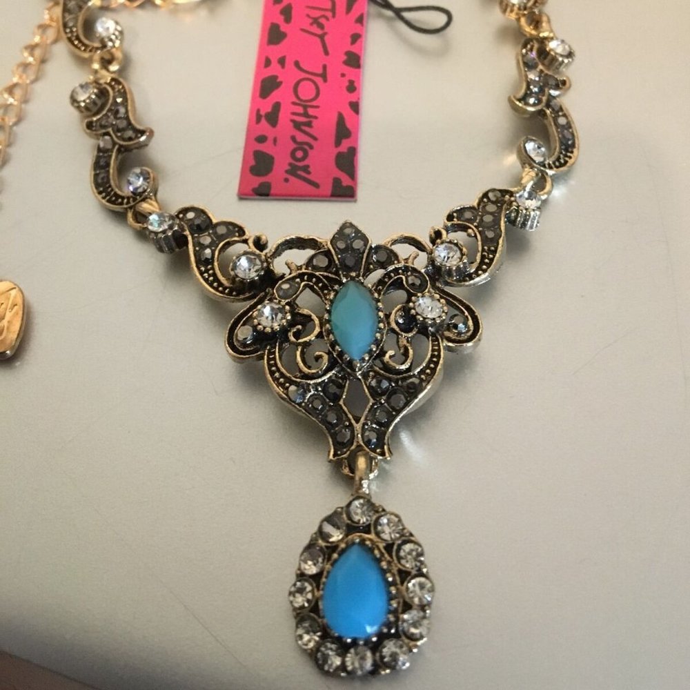 Betsey Johnson Vintage Fashion Necklace.  New - Picture 2 of 4